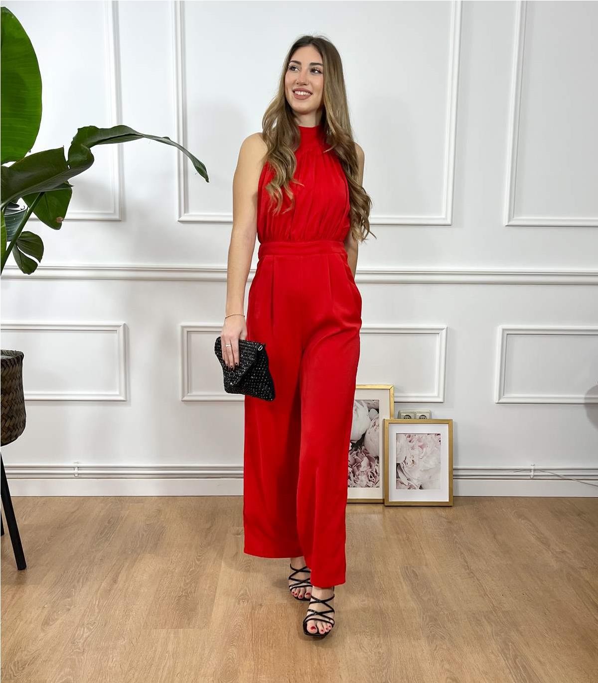 VESTIDO COGIDO AL CUELLO ROJO