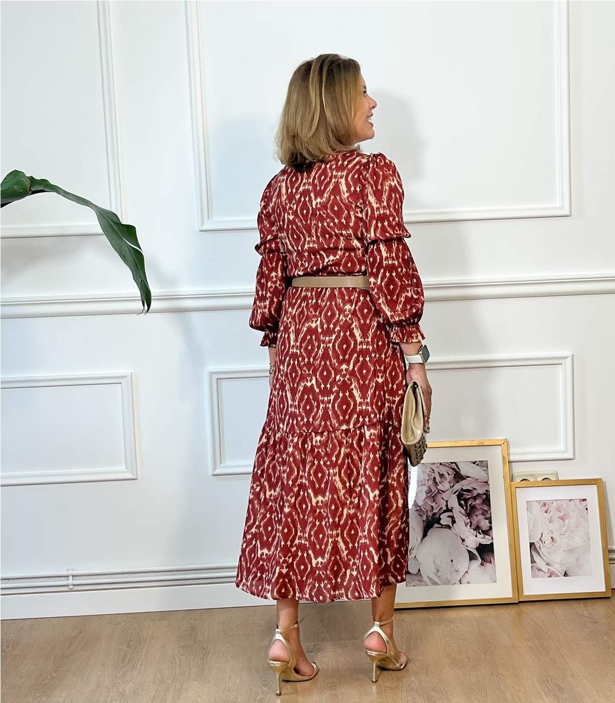 VESTIDO ESTAMPADO CUELLO PICO MARRON