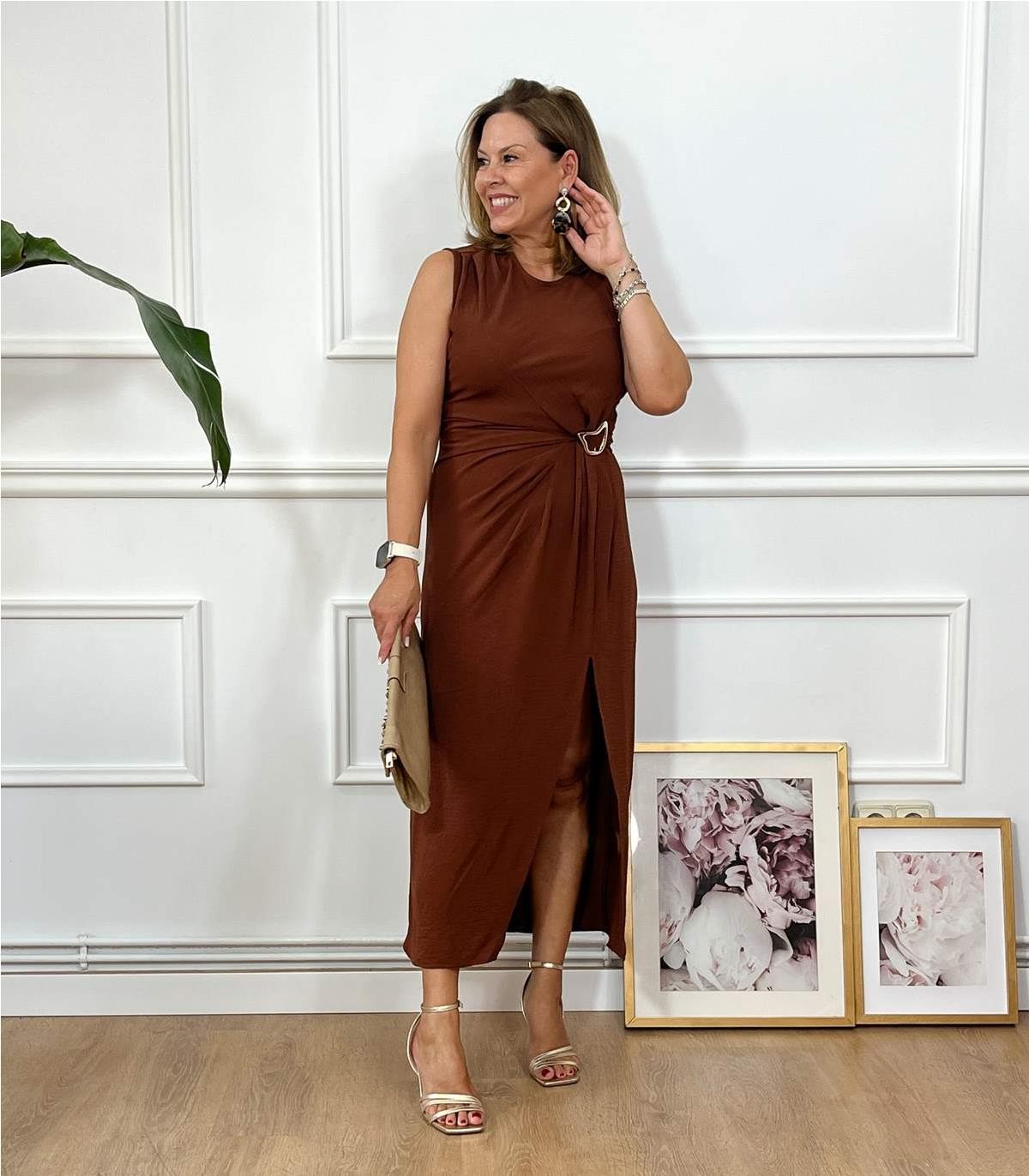 VESTIDO BROCHE DORADO MARRON