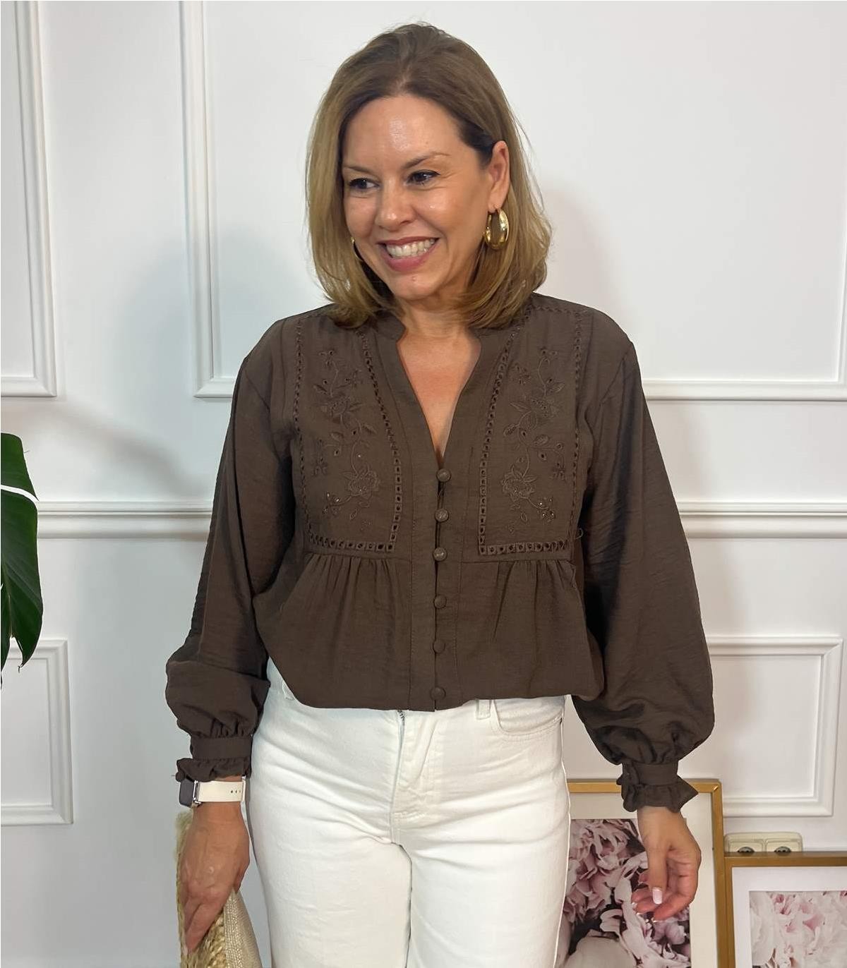 CAMISA BORDADA MARRON