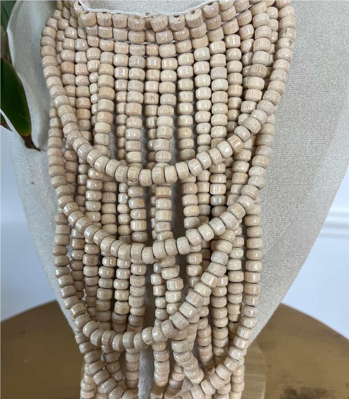 COLLAR BOLAS PIEDRAS BLANCO