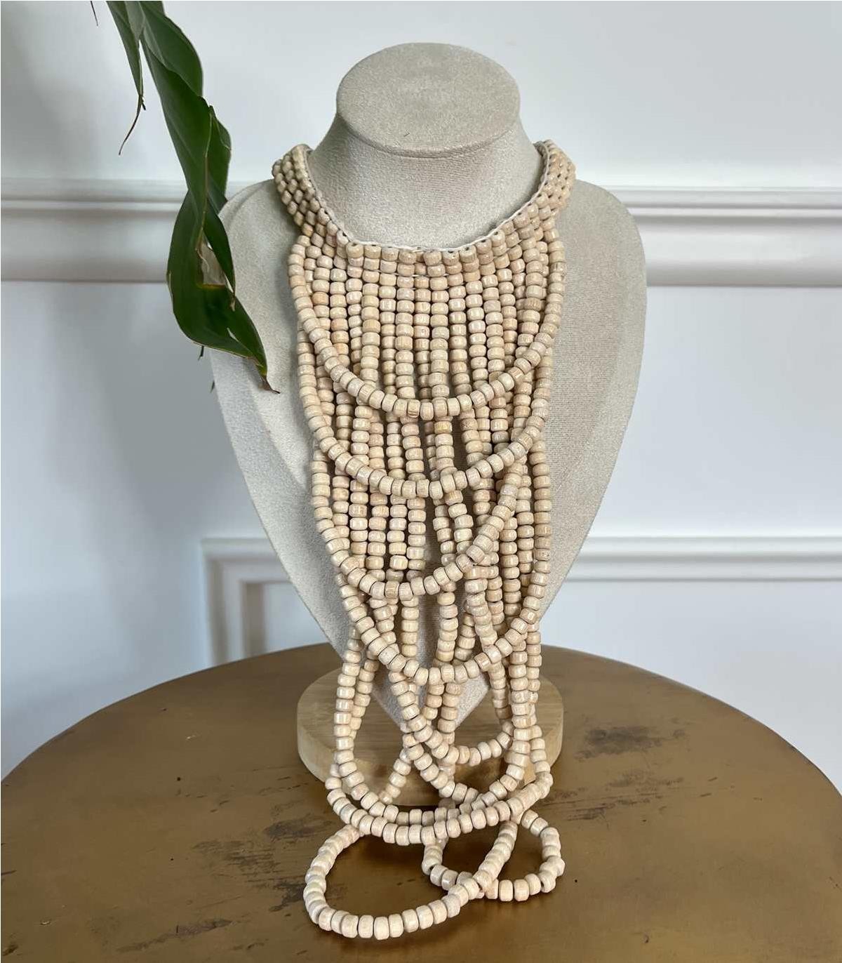 COLLAR BOLAS PIEDRAS BLANCO