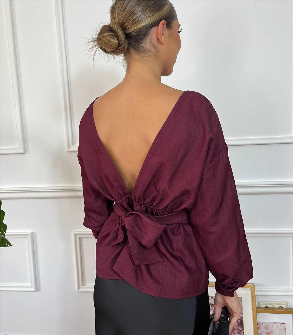 BLUSA ABIERTA DETRAS BURDEOS