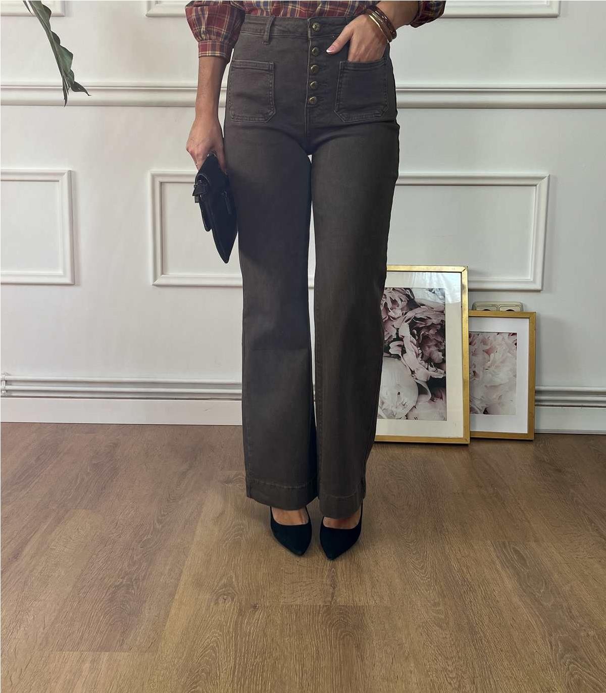 JEANS BOTON DORADO MARRON