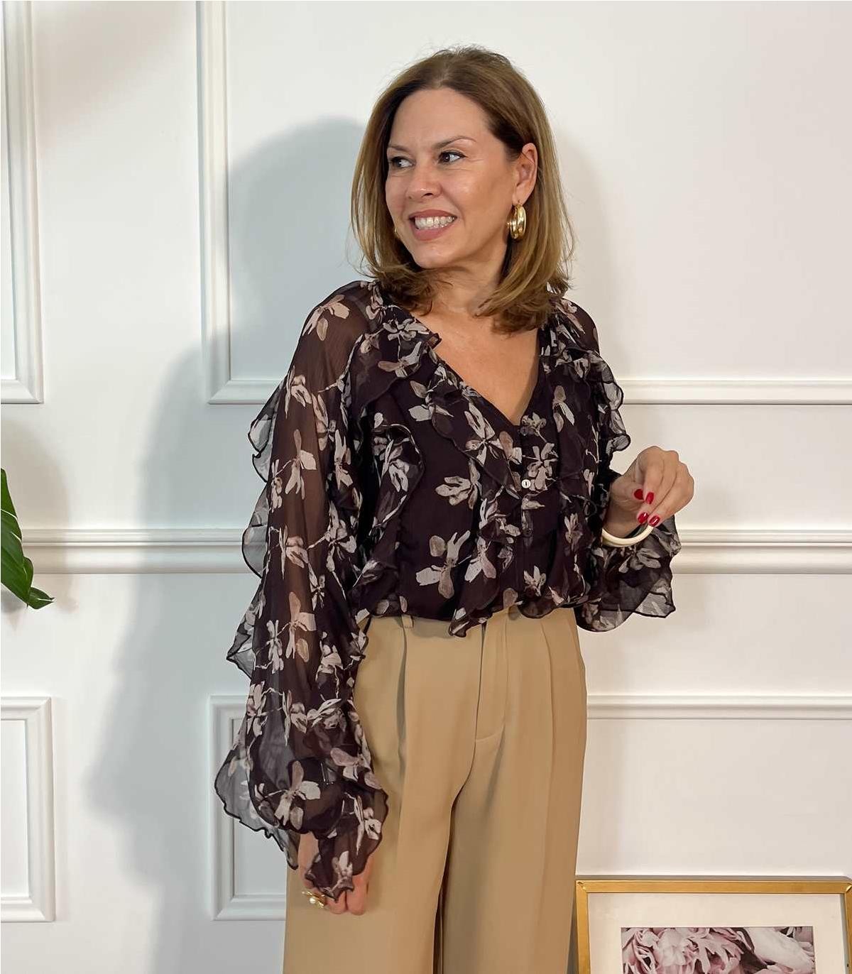 BLUSA ESTAMPADA VOLANTES MARRON