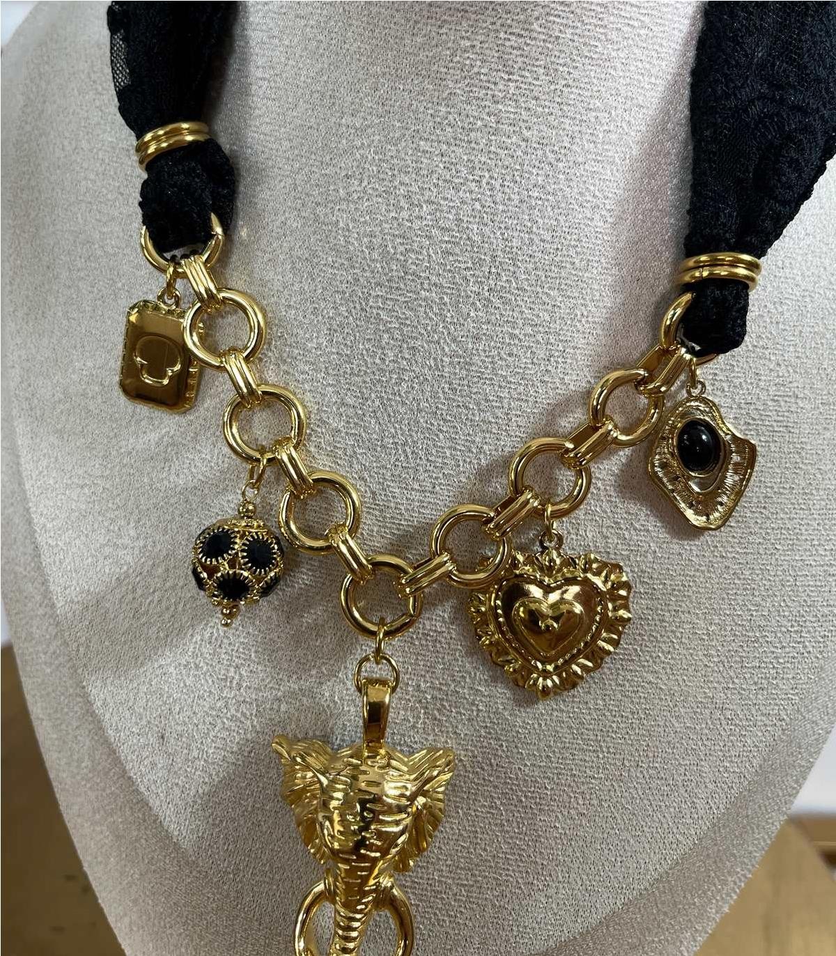COLLAR ELEFANTE ORO