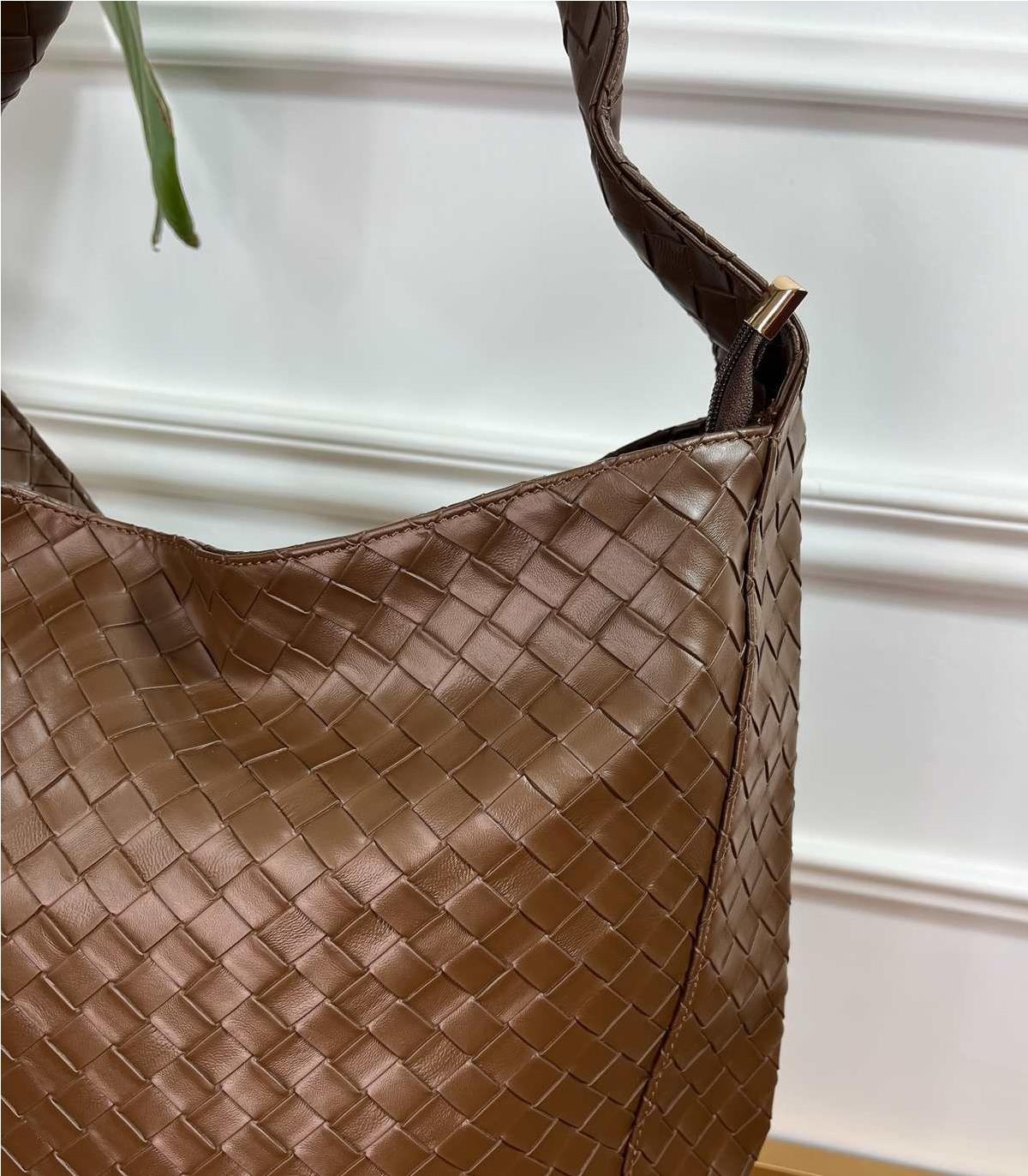 BOLSO TRENZADO MARRON